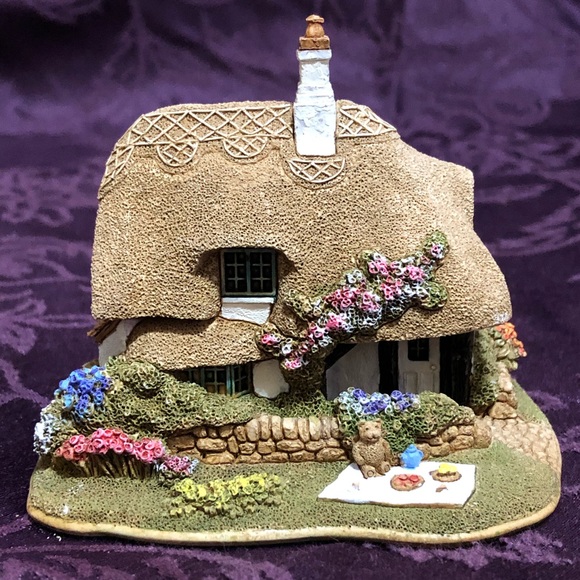 Lilliput Lane Tea Cosy Cottage, Sales Promotion - Picture 4 of 9